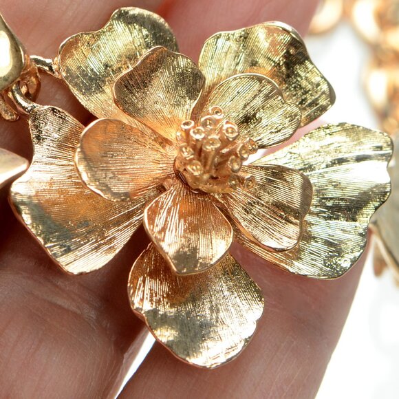 Oscar de la Renta Rose-gold Blooming Bold Flower Collar Necklace - Picture 7 of 11